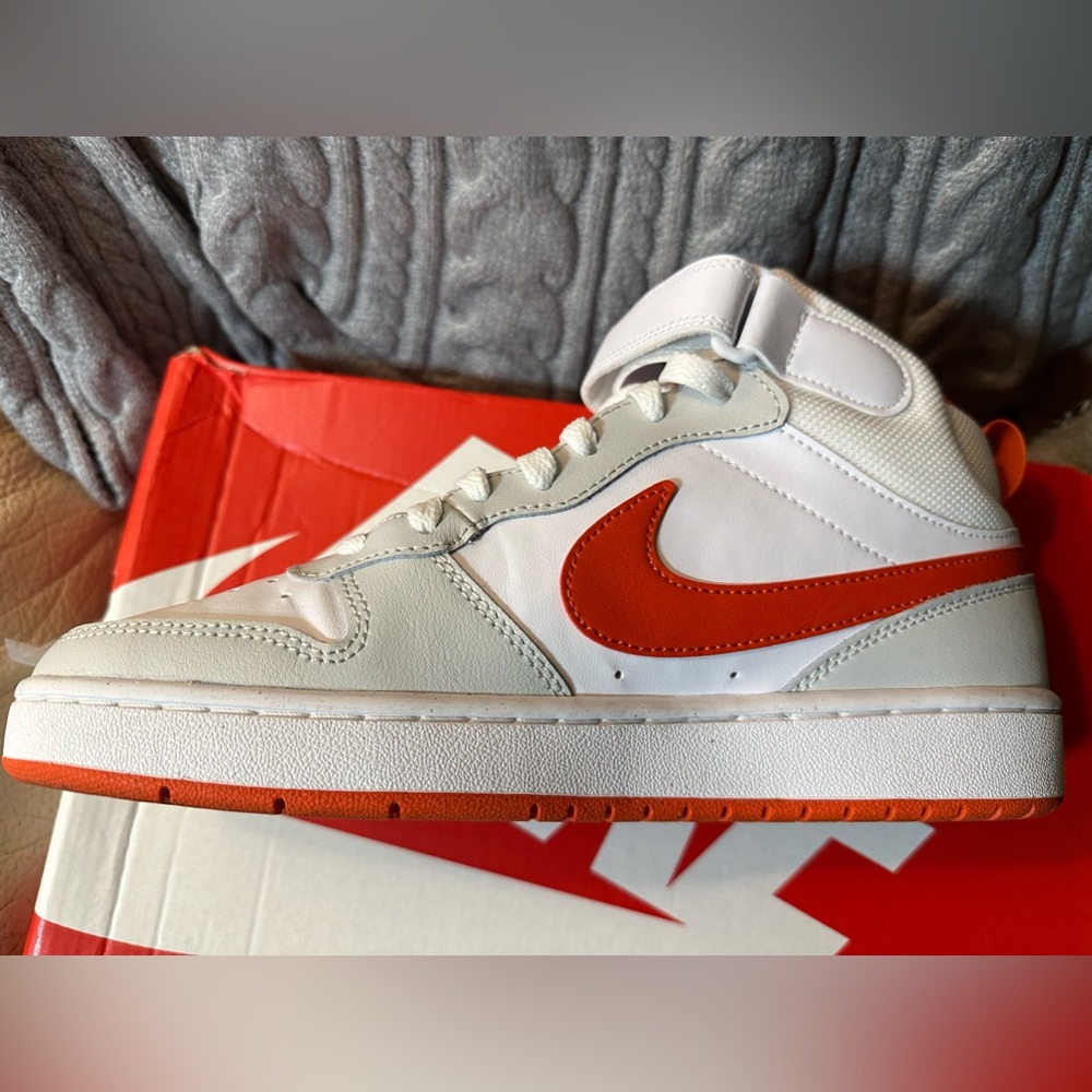 Nike Air Court Borough Mid 2 Grade School